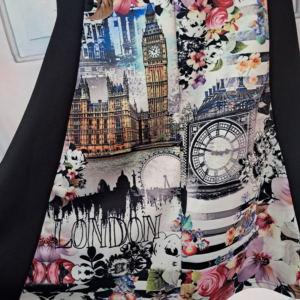 Elegant Cityscape and Floral Print Midi Dress - Picture 8 of 8
